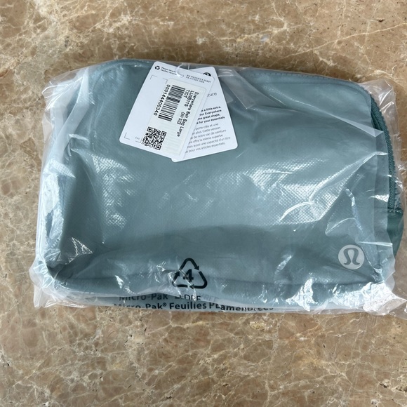 LARGE Lululemon Everywhere Belt Bag-Tidewater Teal - Picture 7 of 8